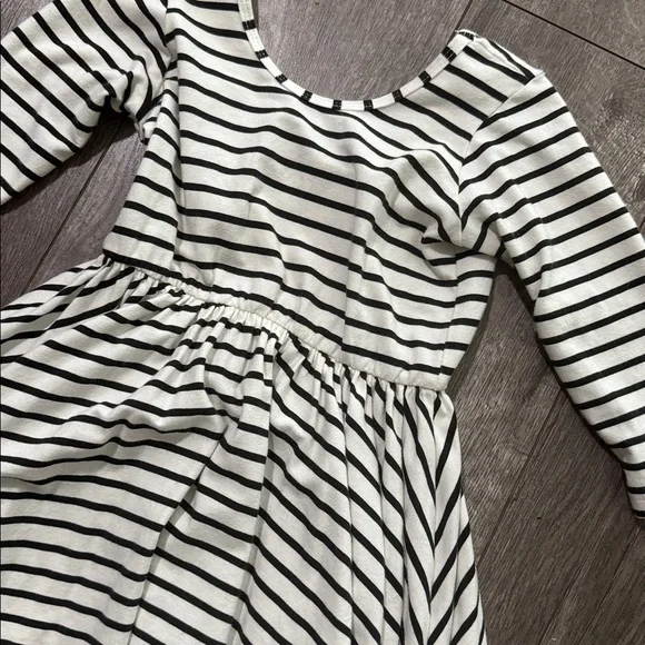 Alice & Ames white and black striped dress 8 - Picture 2 of 4
